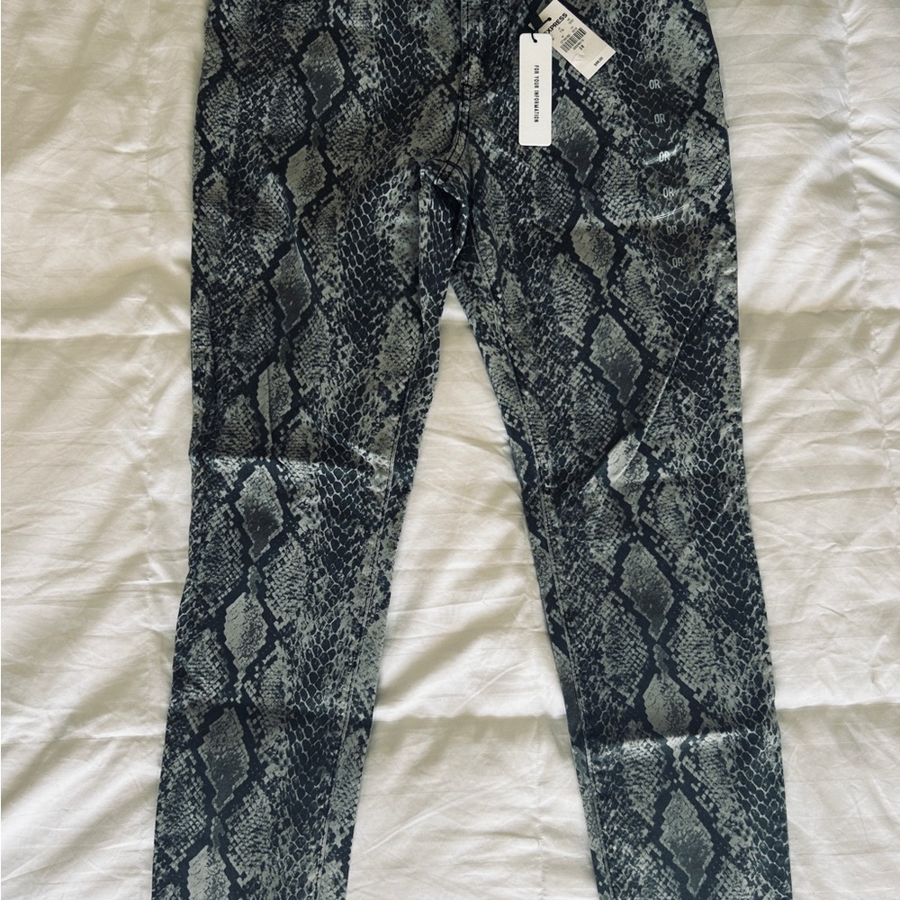 🐍Women’s Express, NWT, Size 0R, Snake Print, Ankle Leggings🐍